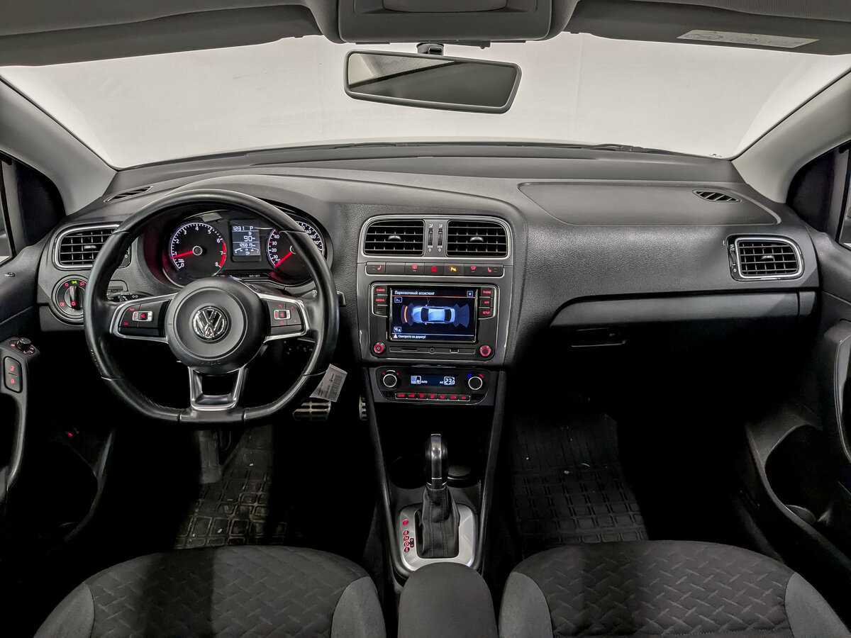 Volkswagen Polo с пробегом — 2018 год. Фото: #13