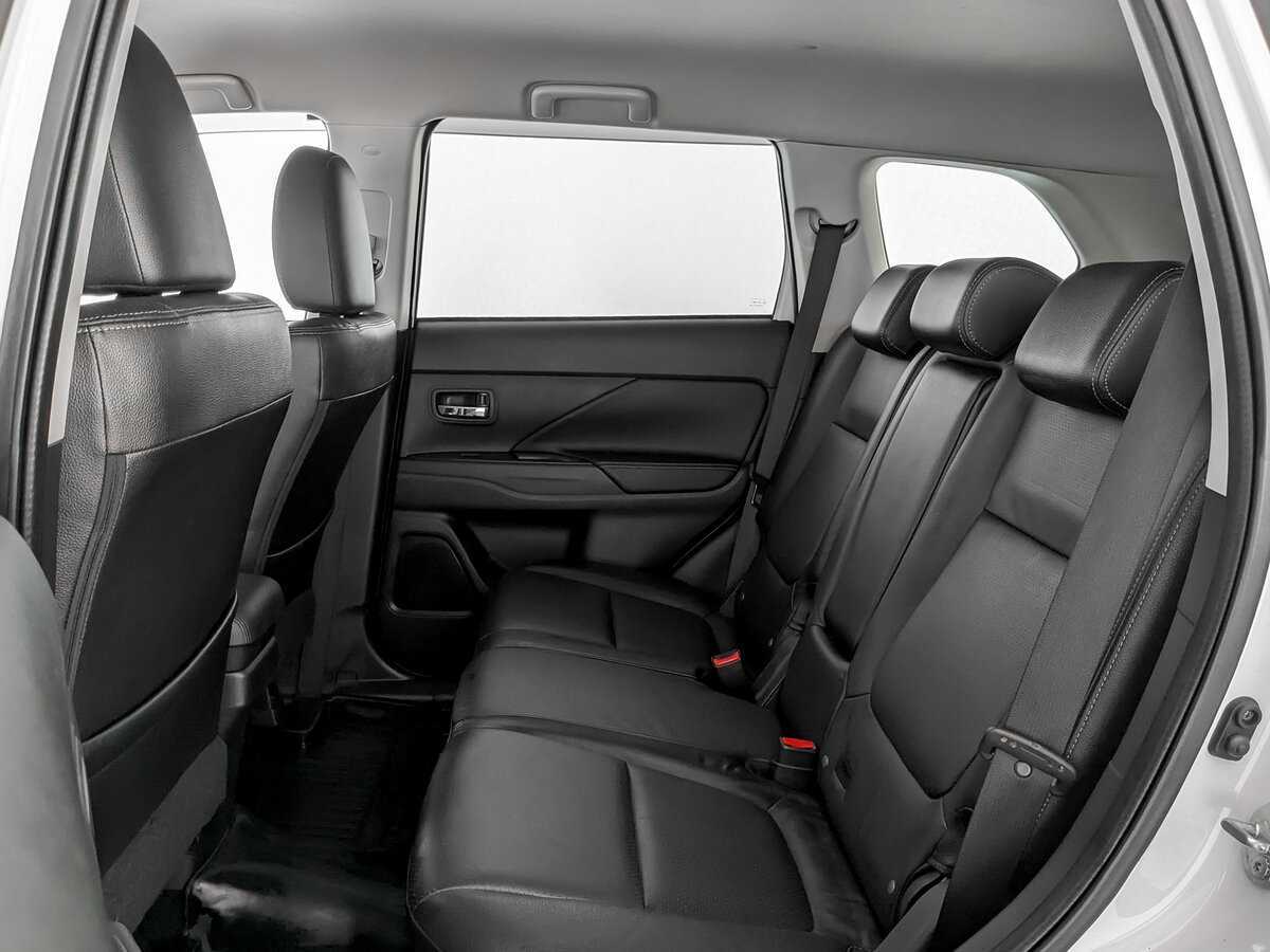 Mitsubishi Outlander с пробегом — 2014 год. Фото: #9