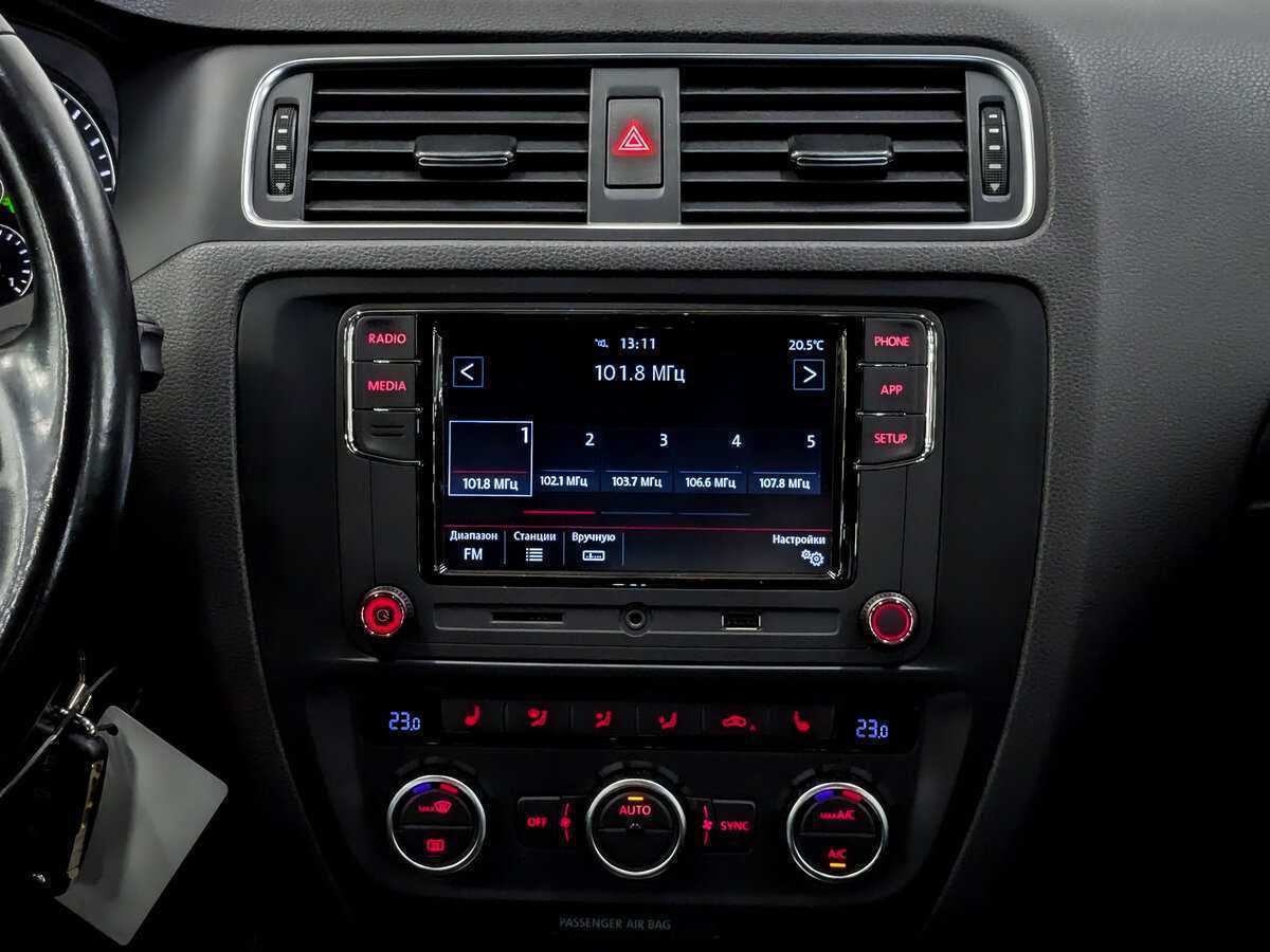 Volkswagen Jetta с пробегом — 2014 год. Фото: #14