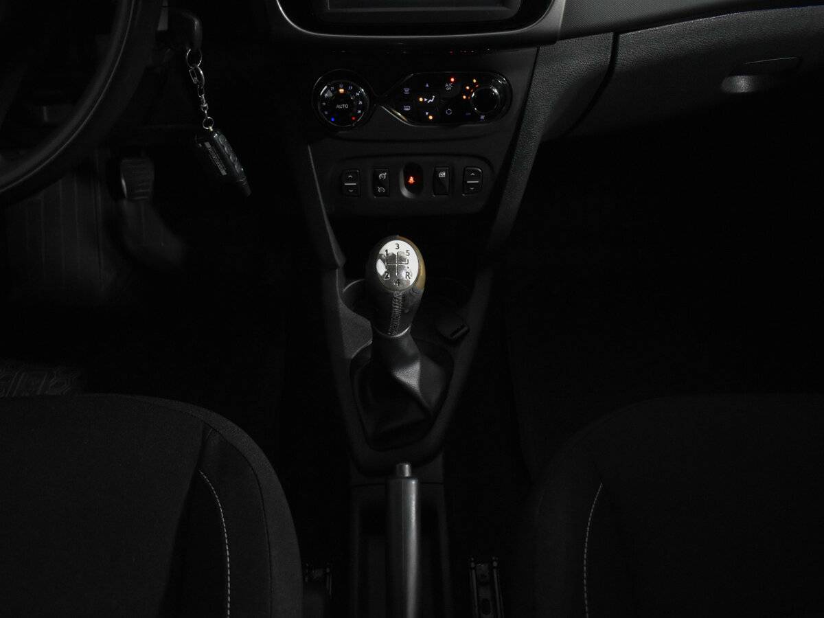 Renault Sandero с пробегом — 2016 год. Фото: #11