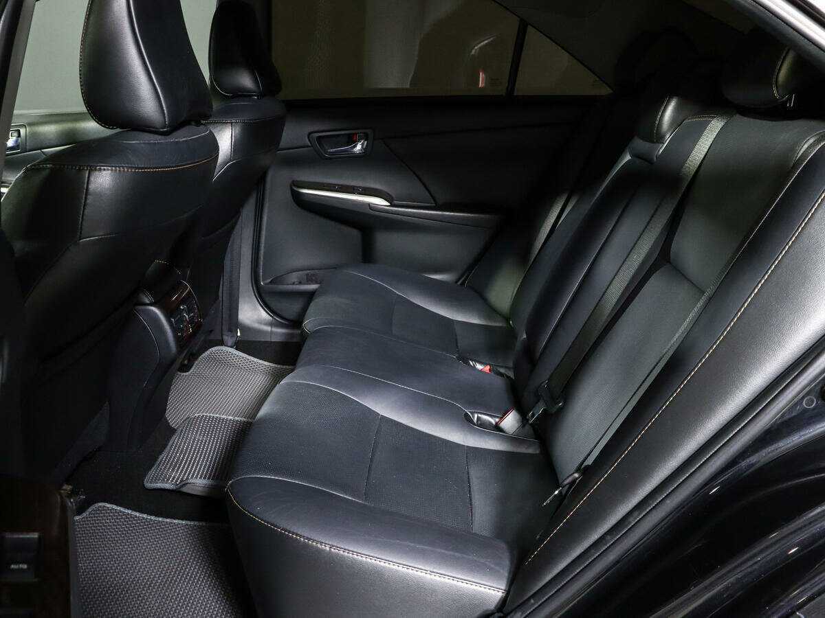 Toyota Camry с пробегом — 2016 год. Фото: #9