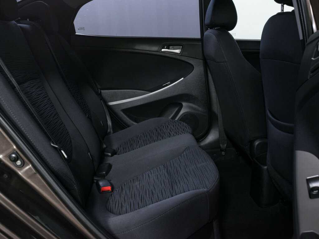 Hyundai Solaris с пробегом — 2014 год. Фото: #8