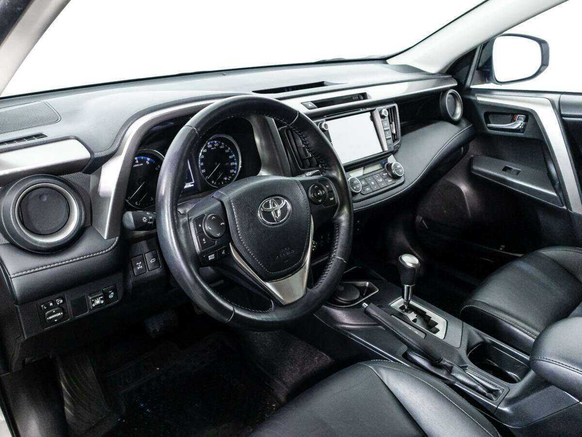 Toyota RAV4 с пробегом — 2018 год. Фото: #10