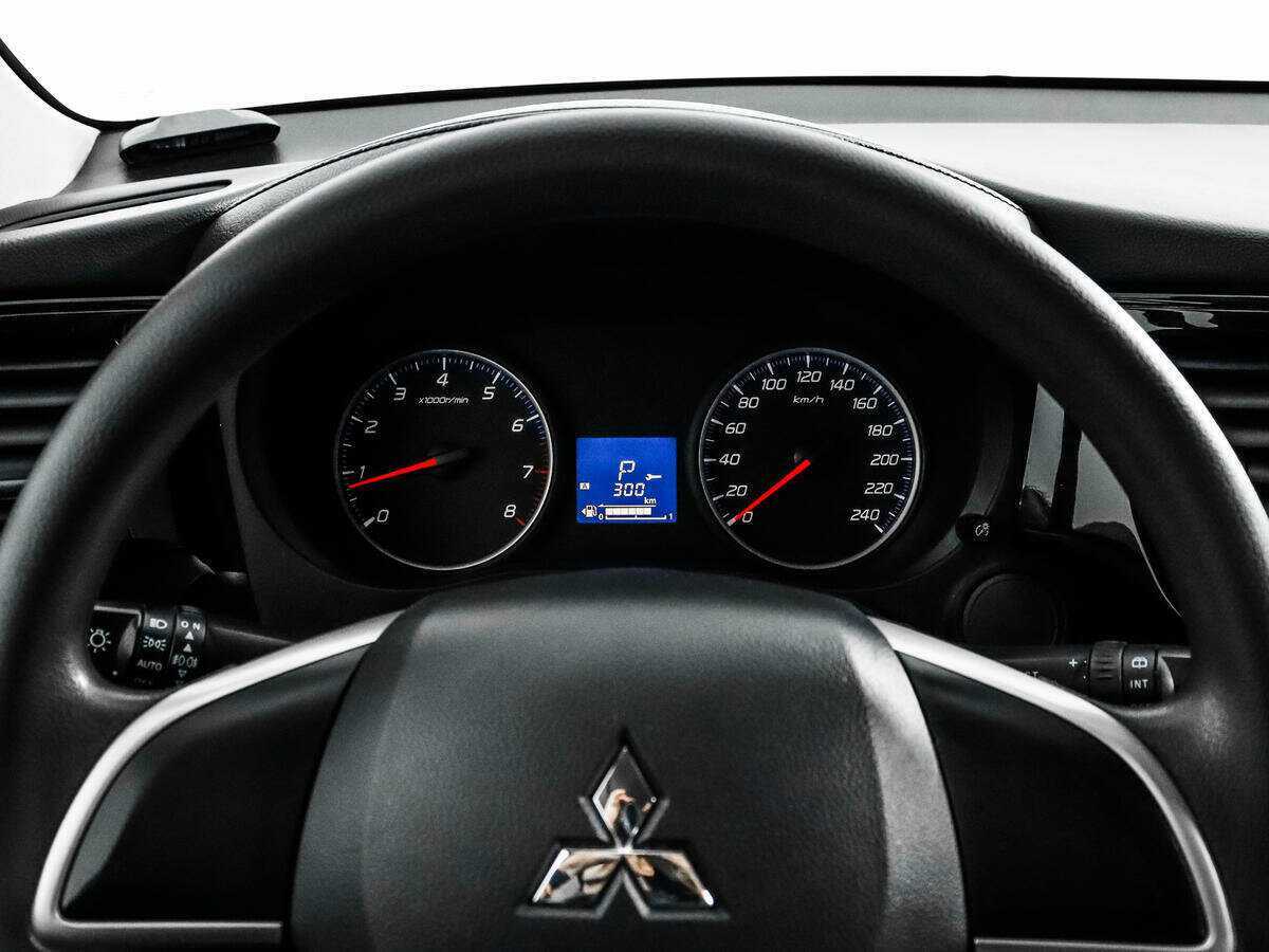 Mitsubishi Outlander с пробегом — 2018 год. Фото: #14