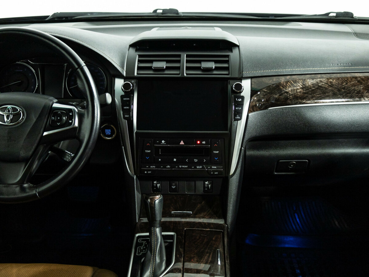 Toyota Camry с пробегом — 2016 год. Фото: #11