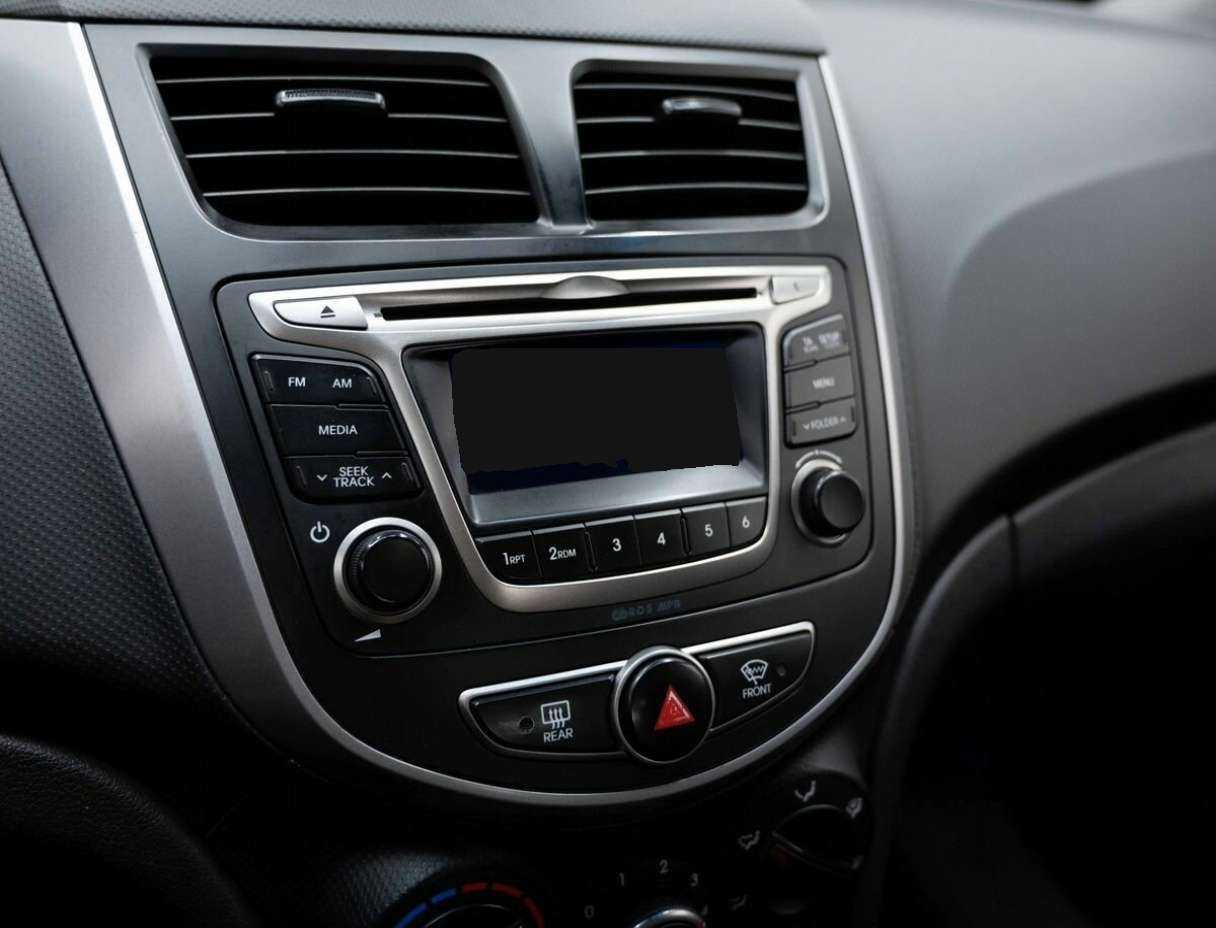 Hyundai Solaris с пробегом — 2015 год. Фото: #19