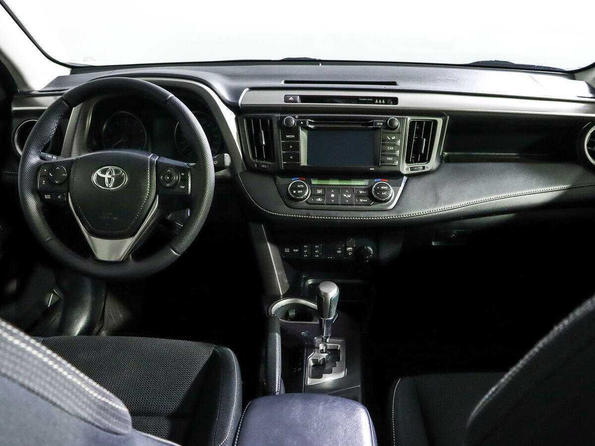 Toyota RAV4 с пробегом — 2016 год. Фото: #9