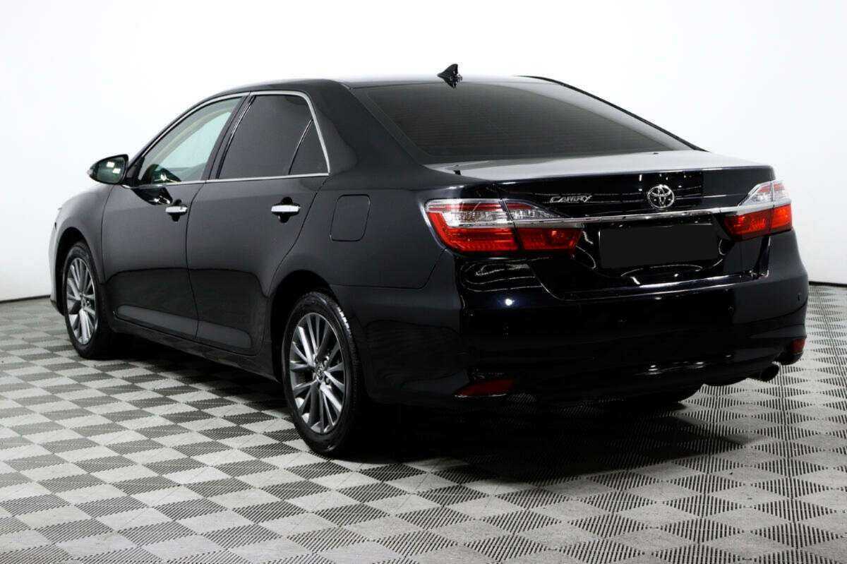 Toyota Camry с пробегом — 2017 год. Фото: #6