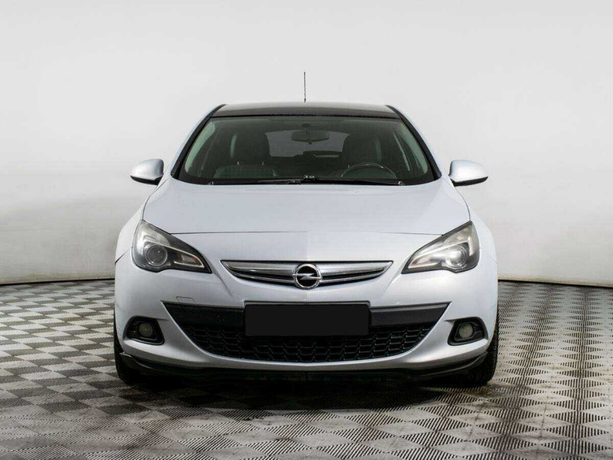 Opel Astra с пробегом — 2012 год. Фото: #1