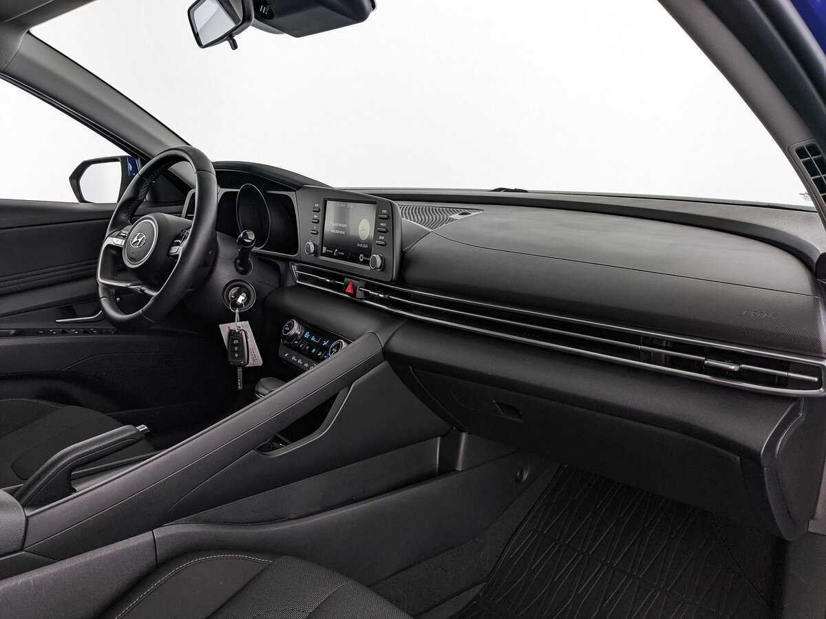 Hyundai Elantra с пробегом — 2021 год. Фото: #8