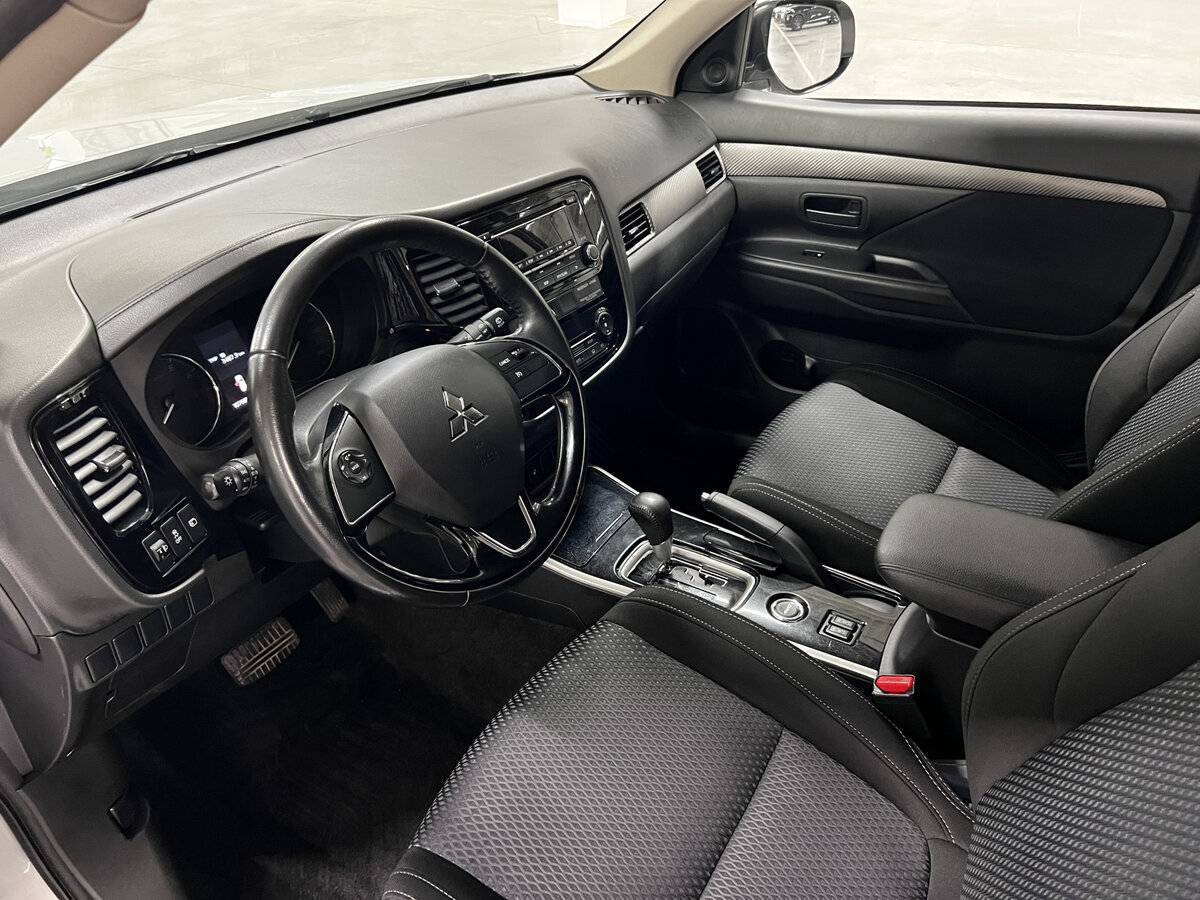Mitsubishi Outlander с пробегом — 2017 год. Фото: #15
