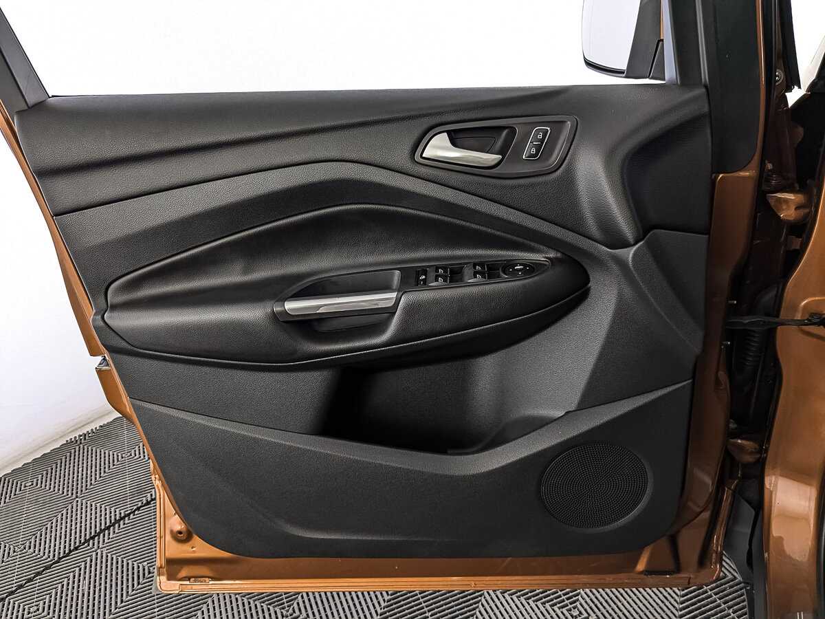 Ford Kuga с пробегом — 2014 год. Фото: #18