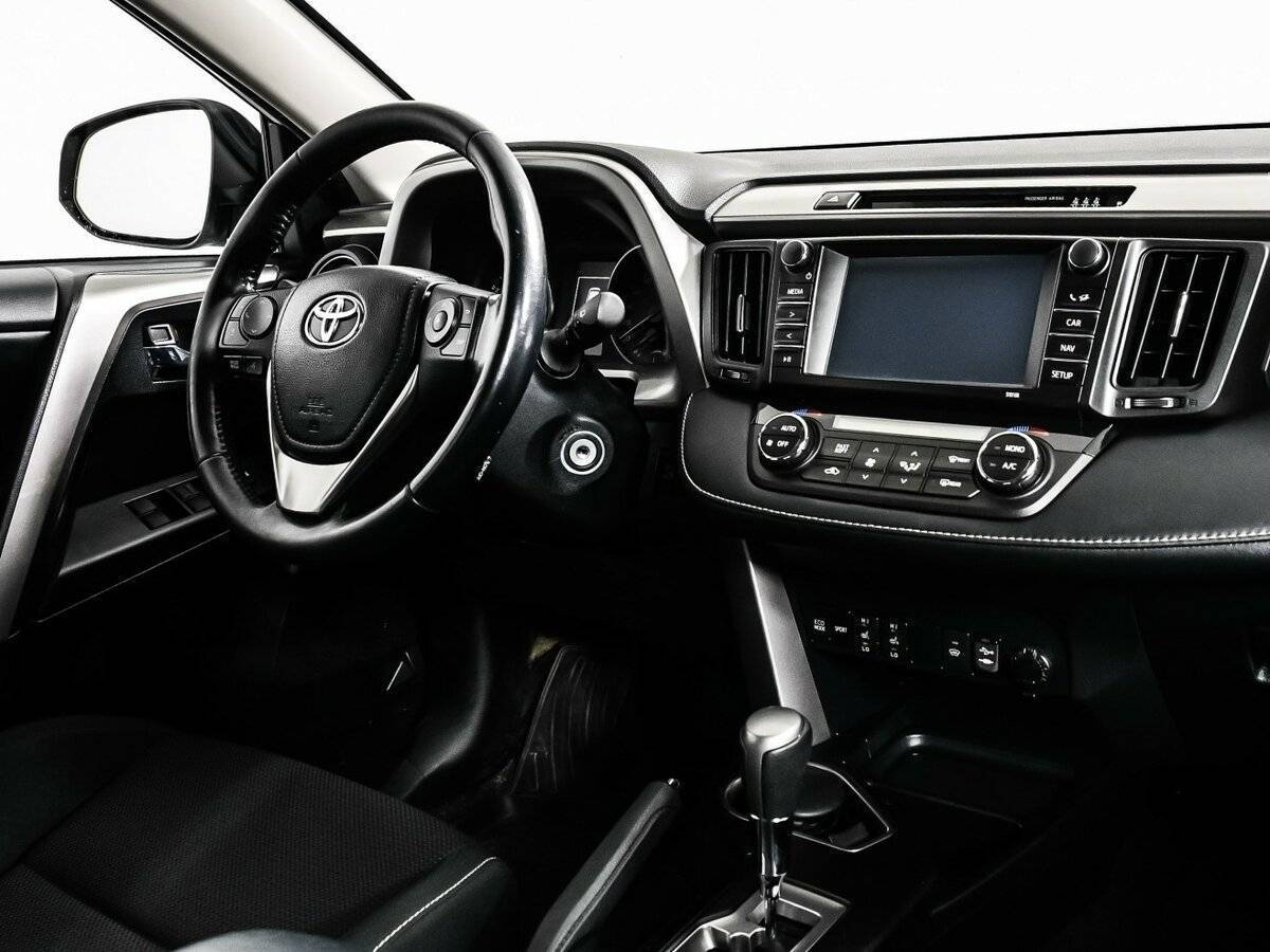 Toyota RAV4 с пробегом — 2017 год. Фото: #8