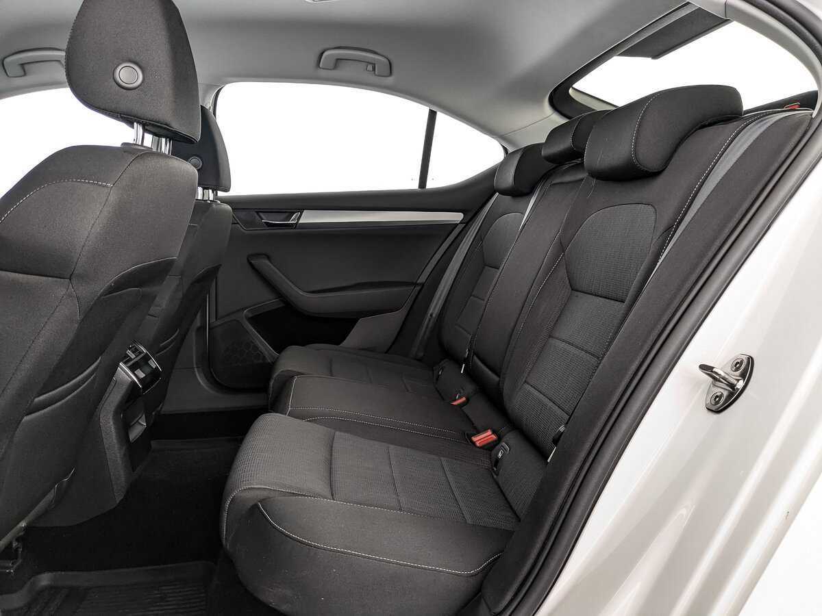 Skoda Superb с пробегом — 2017 год. Фото: #17