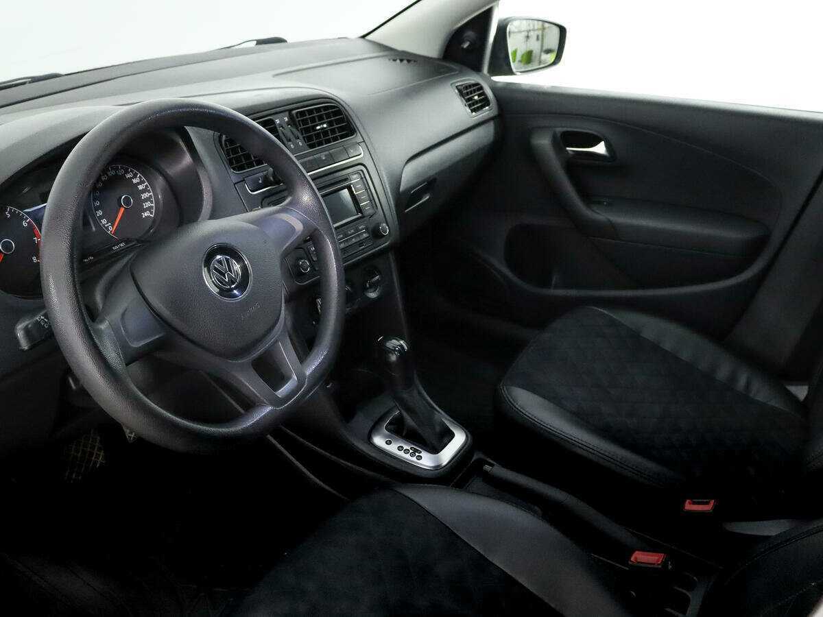 Volkswagen Polo с пробегом — 2016 год. Фото: #9
