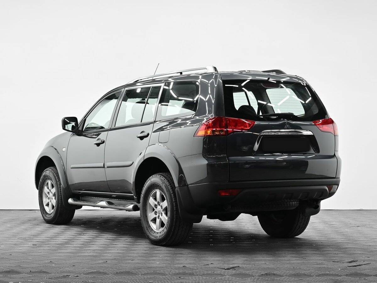 Mitsubishi Pajero Sport с пробегом — 2012 год. Фото: #2