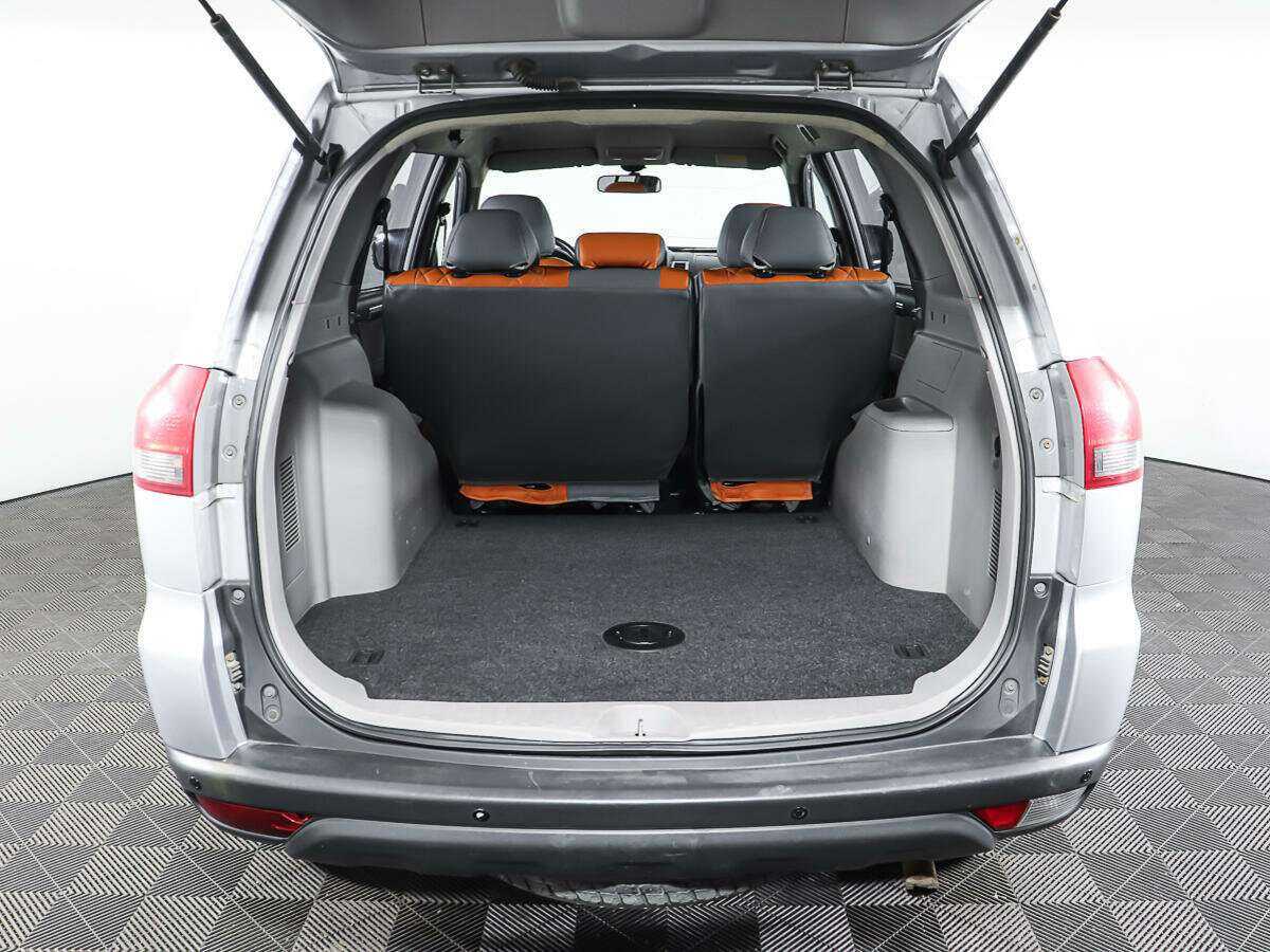 Mitsubishi Pajero Sport с пробегом — 2014 год. Фото: #9