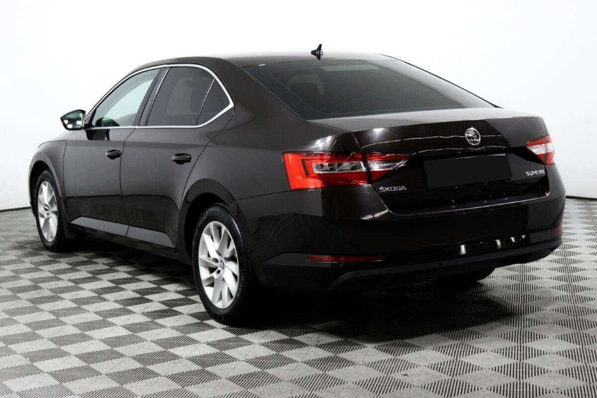 Skoda Superb с пробегом — 2015 год. Фото: #6