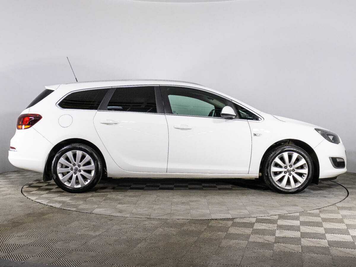 Opel Astra с пробегом — 2015 год. Фото: #3