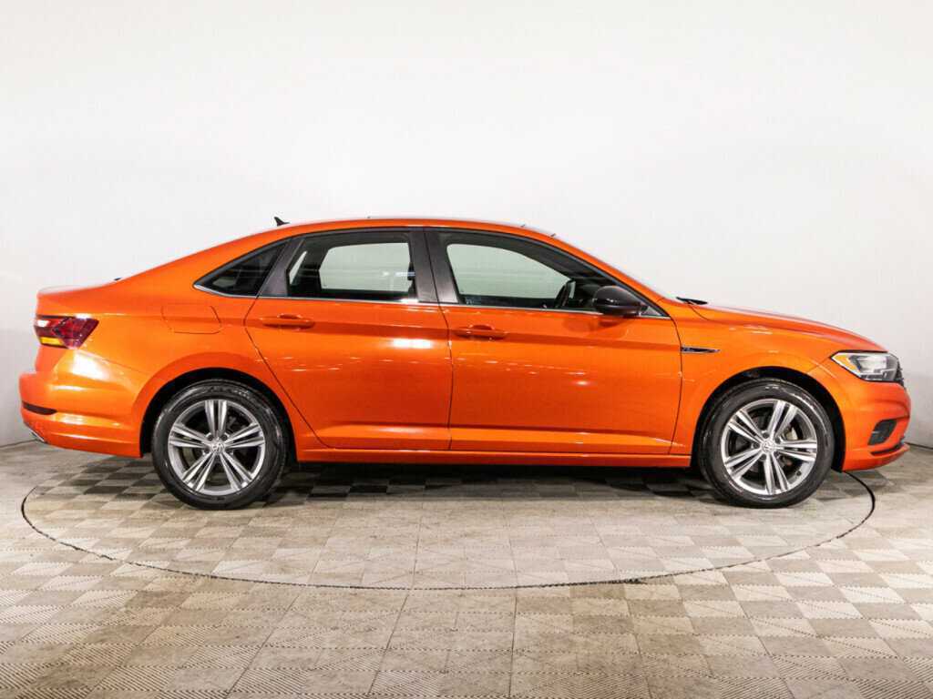 Volkswagen Jetta с пробегом — 2018 год. Фото: #3