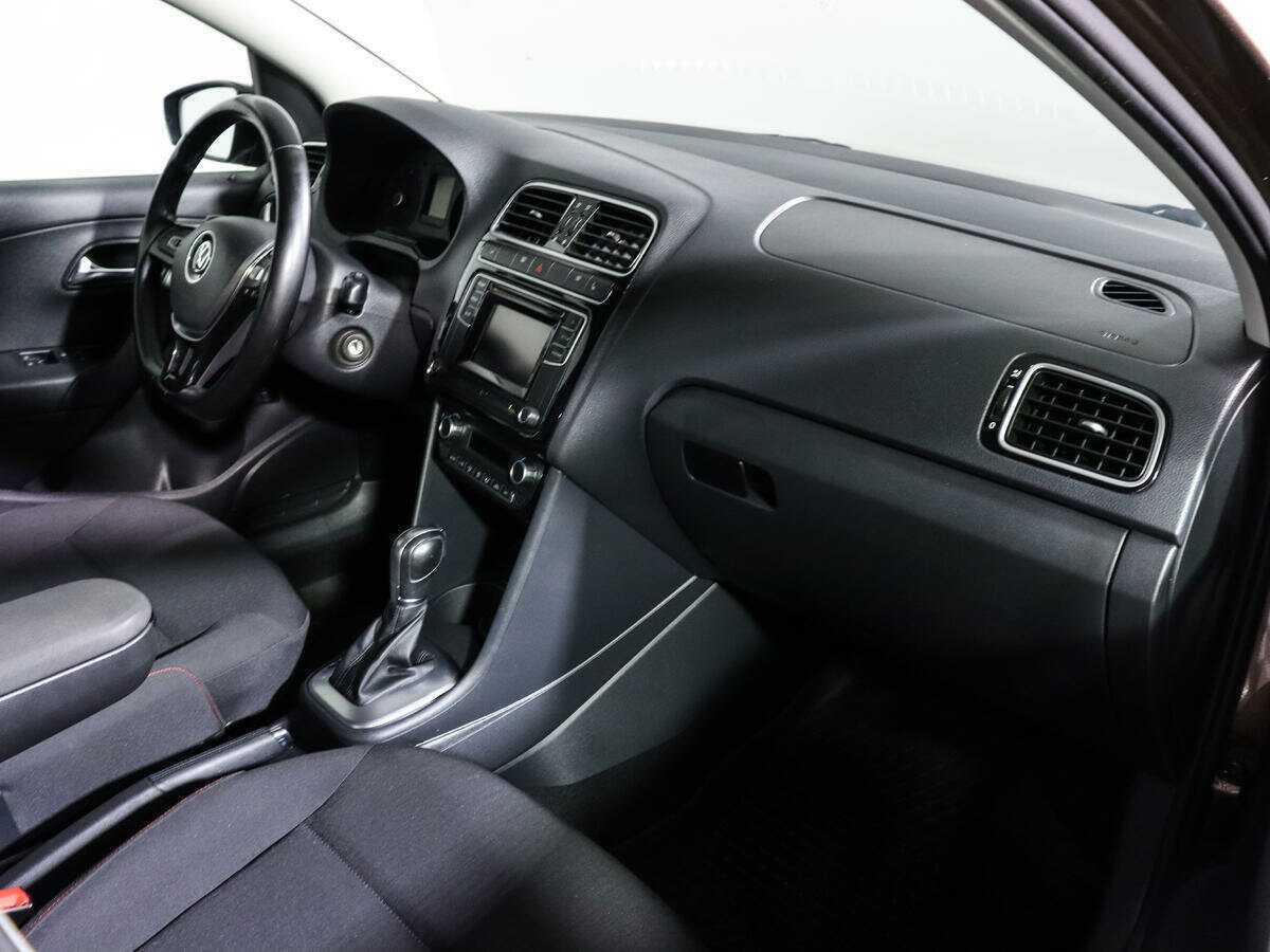 Volkswagen Polo с пробегом — 2017 год. Фото: #8