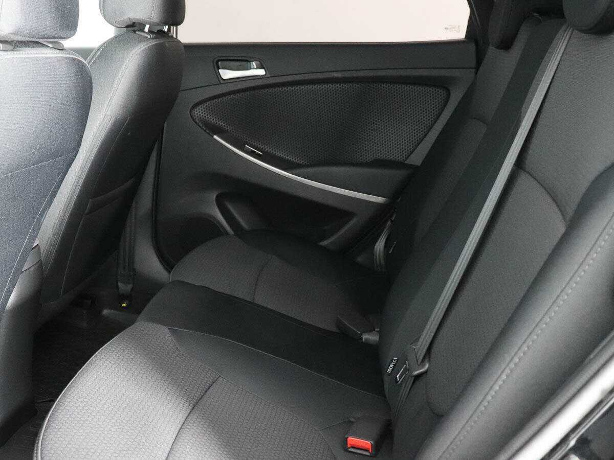 Hyundai Solaris с пробегом — 2015 год. Фото: #10