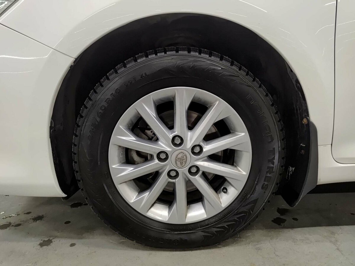 Toyota Camry с пробегом — 2017 год. Фото: #17