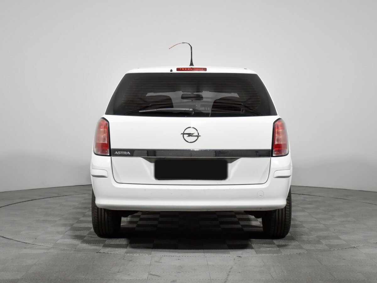 Opel Astra с пробегом — 2013 год. Фото: #5