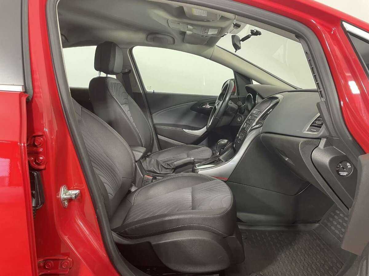 Opel Astra с пробегом — 2013 год. Фото: #13