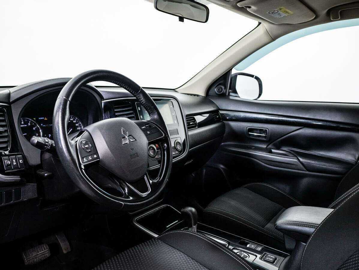 Mitsubishi Outlander с пробегом — 2018 год. Фото: #8