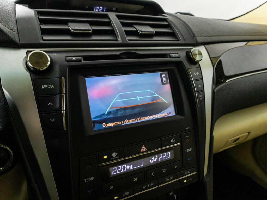 Toyota Camry с пробегом — 2017 год. Фото: #13