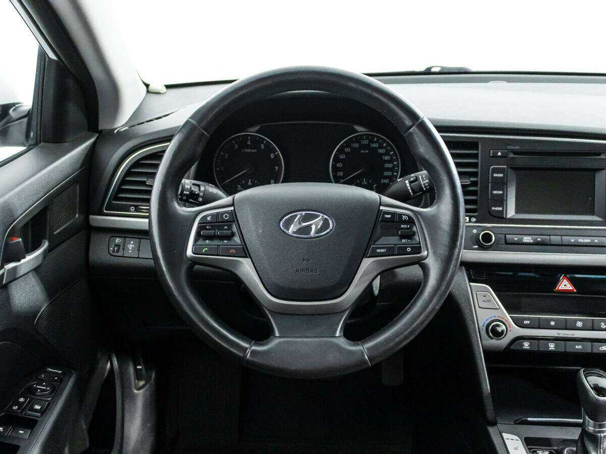 Hyundai Elantra с пробегом — 2016 год. Фото: #17