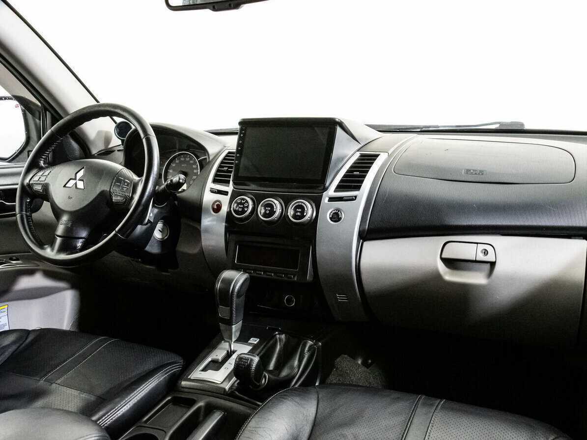 Mitsubishi Pajero Sport с пробегом — 2014 год. Фото: #8