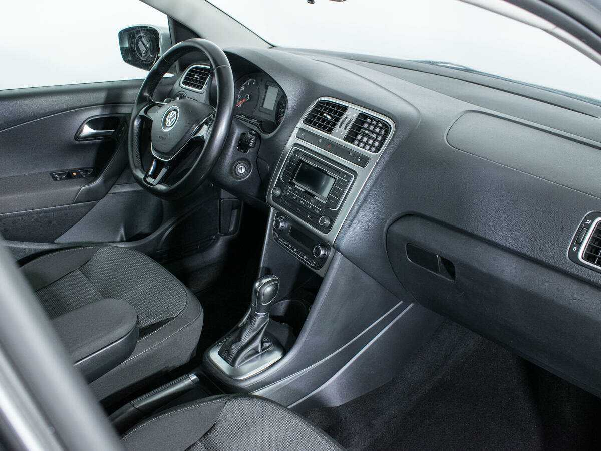 Volkswagen Polo с пробегом — 2016 год. Фото: #8