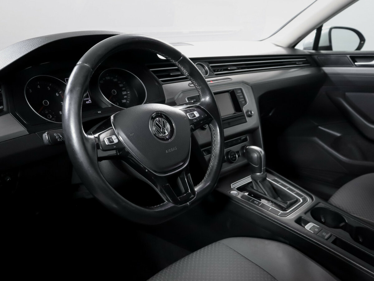 Volkswagen Passat с пробегом — 2017 год. Фото: #12