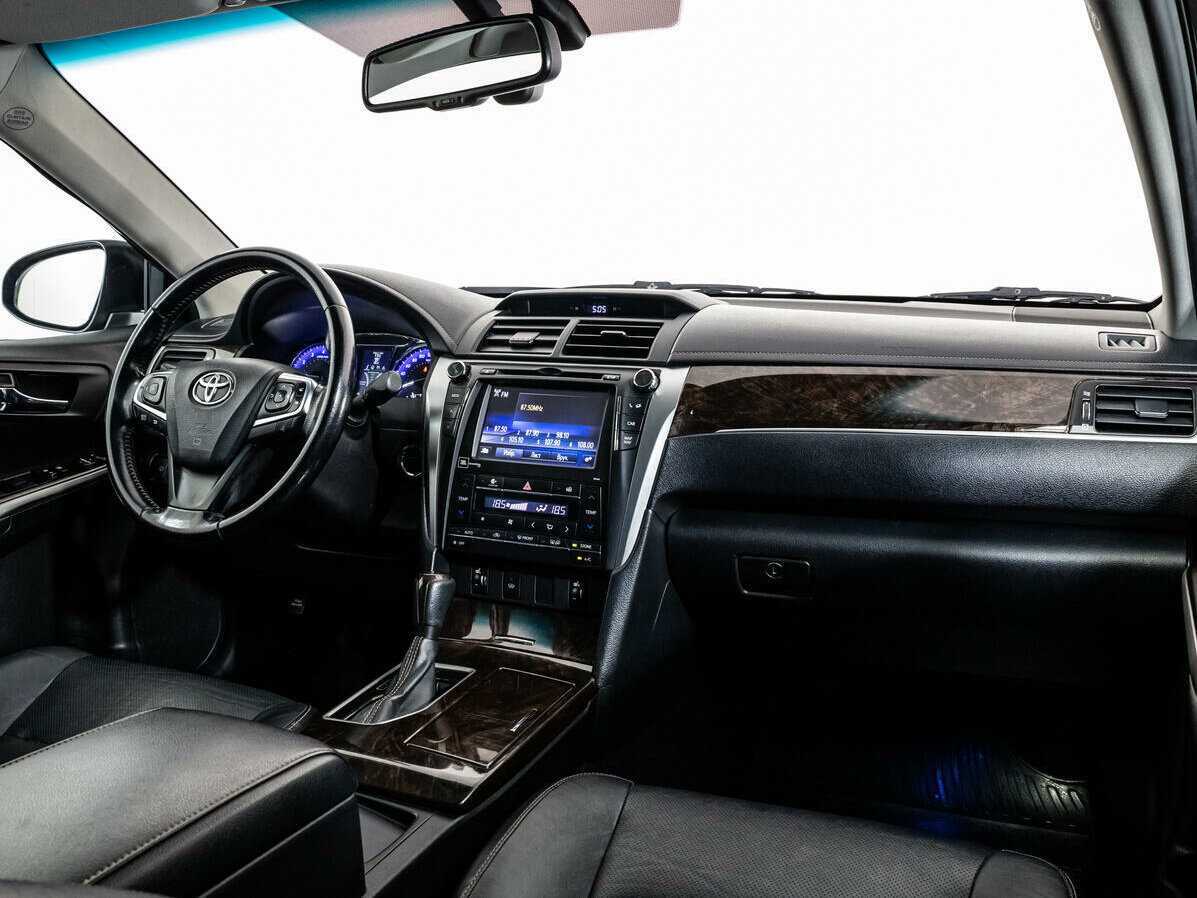 Toyota Camry с пробегом — 2016 год. Фото: #6