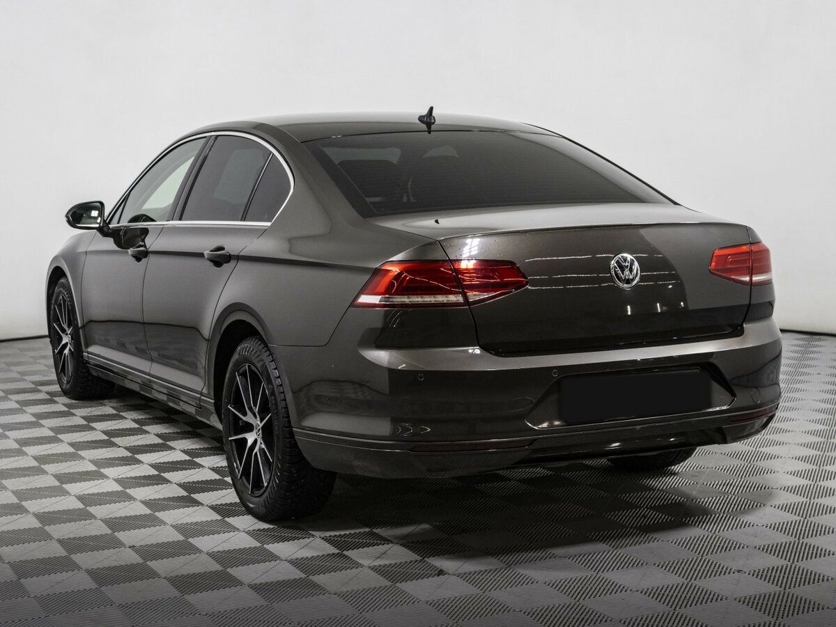 Volkswagen Passat с пробегом — 2017 год. Фото: #5