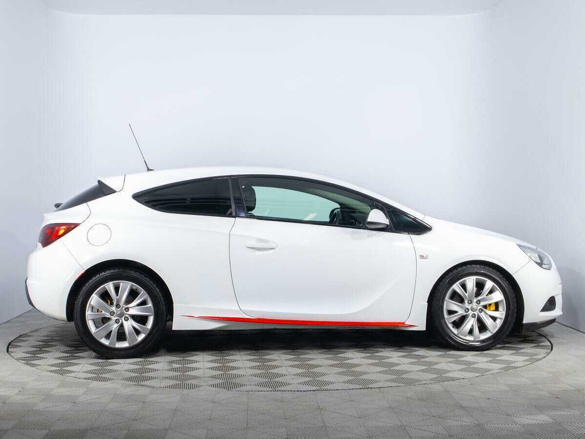 Opel Astra с пробегом — 2014 год. Фото: #3