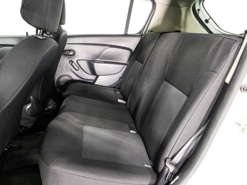 Renault Sandero с пробегом — 2016 год. Фото: #9