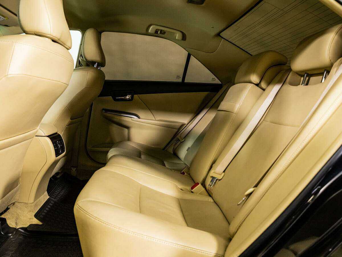 Toyota Camry с пробегом — 2015 год. Фото: #8