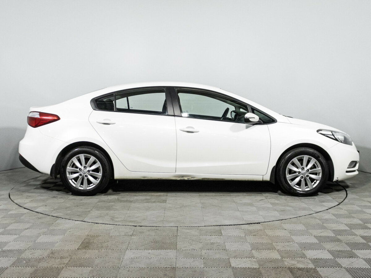 Kia Cerato с пробегом — 2015 год. Фото: #3