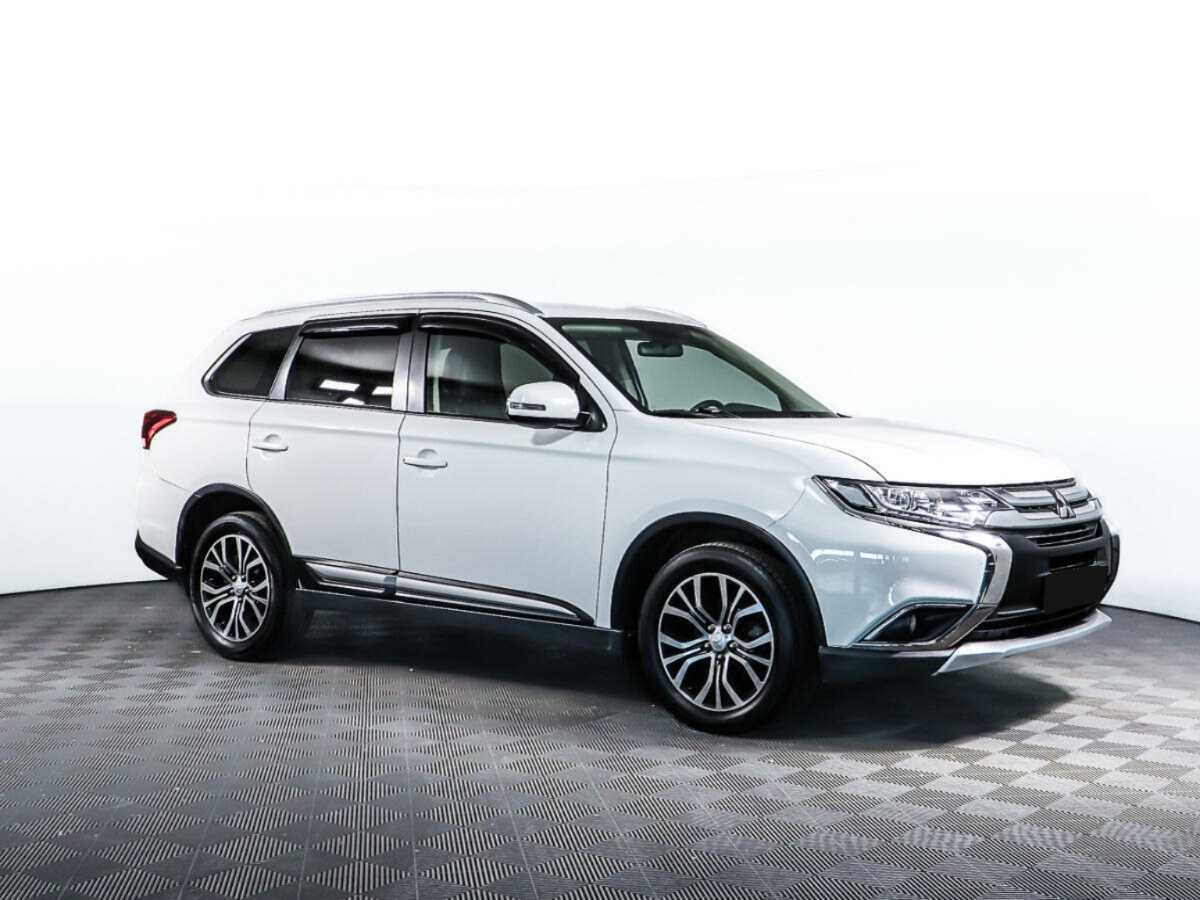 Mitsubishi Outlander с пробегом — 2017 год. Фото: #2