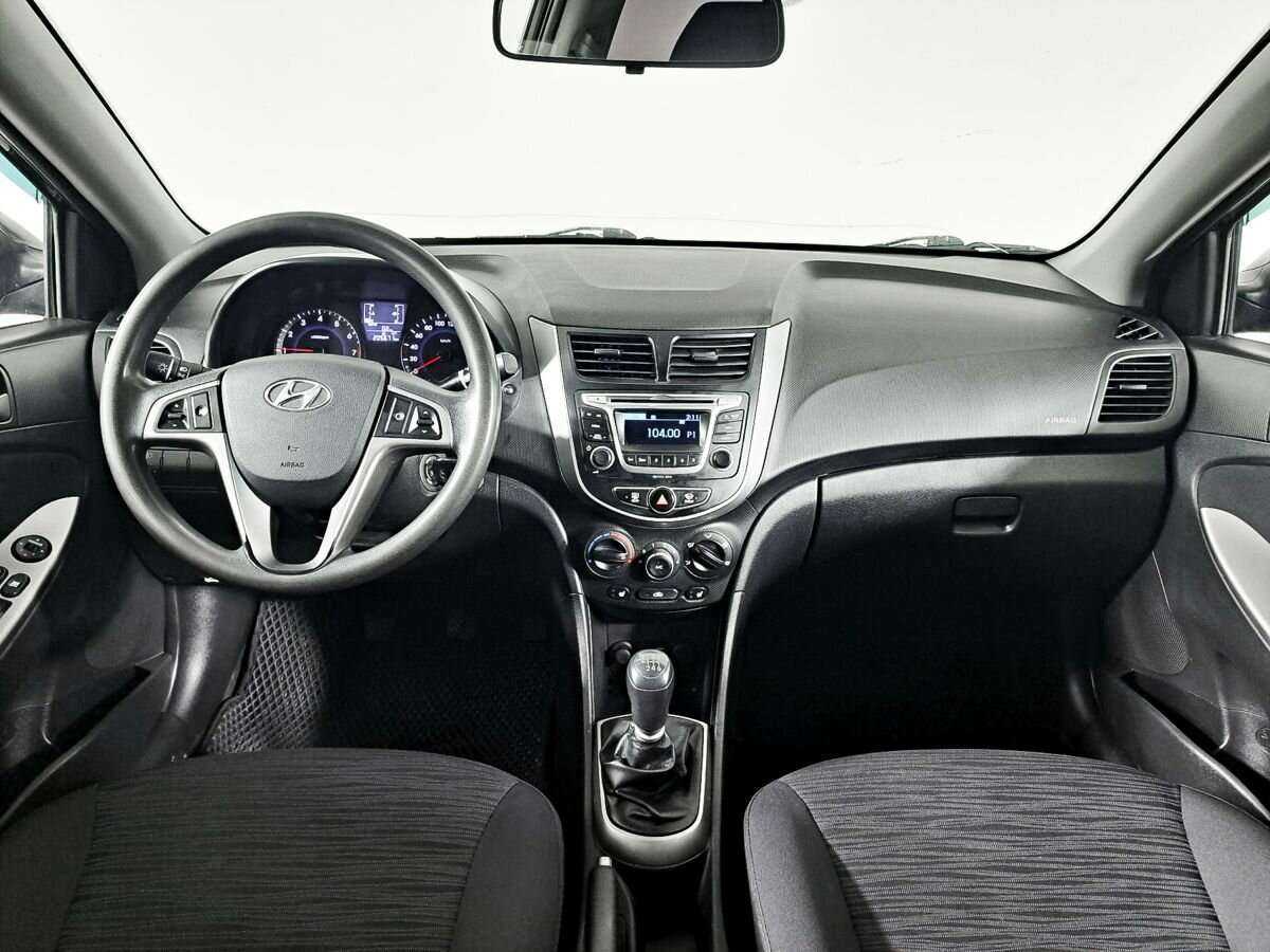Hyundai Solaris с пробегом — 2015 год. Фото: #10