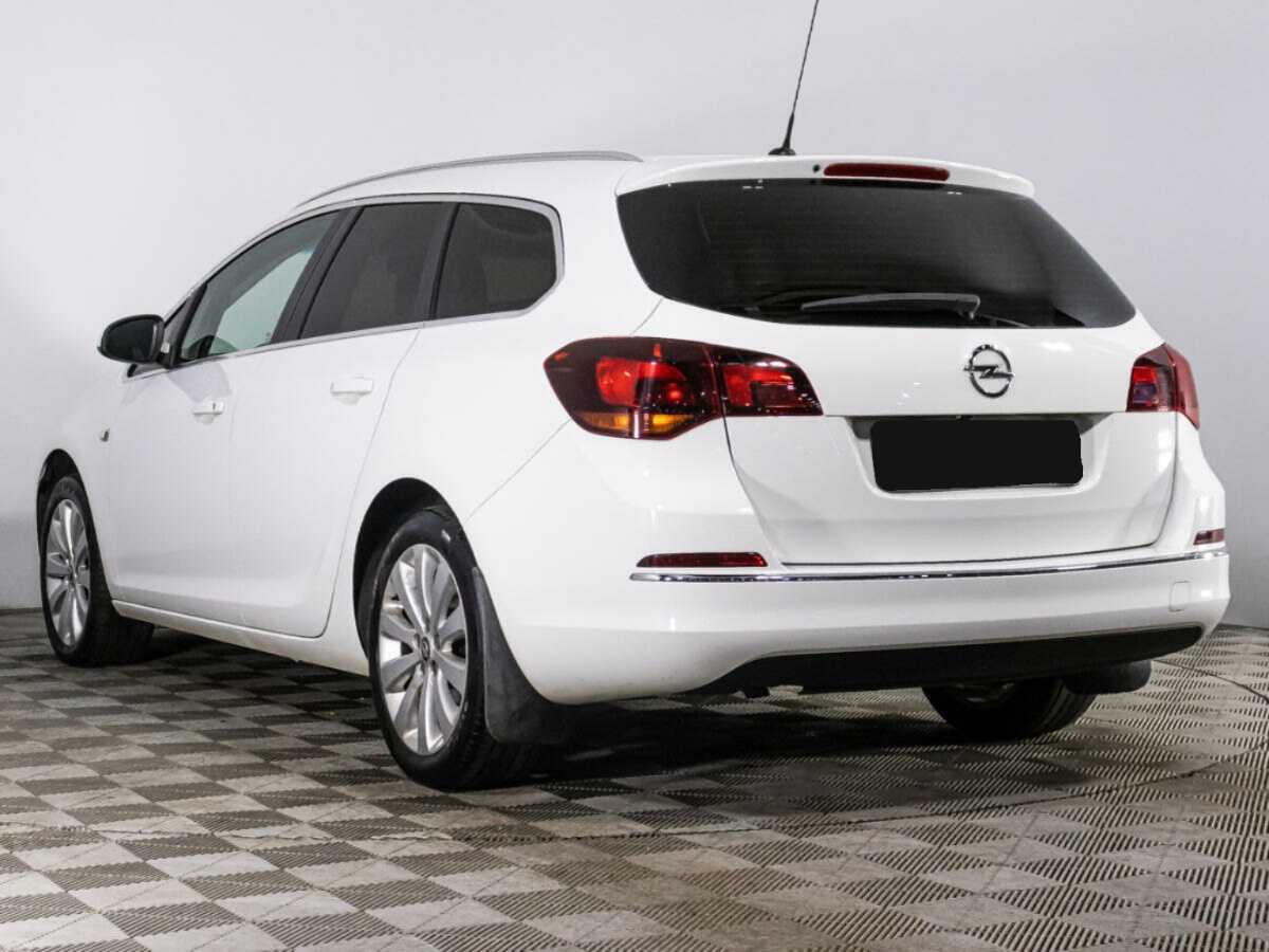 Opel Astra с пробегом — 2015 год. Фото: #6
