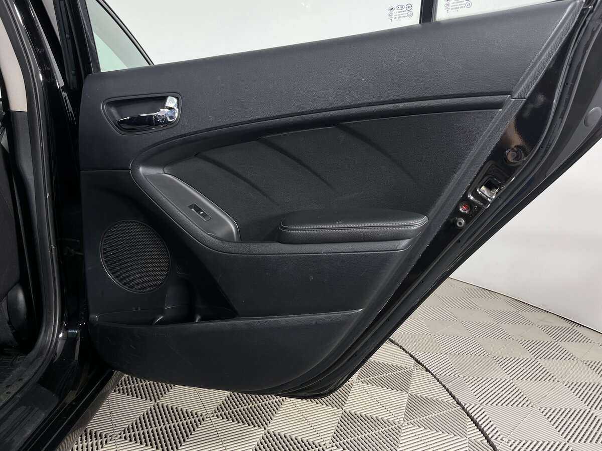 Kia Cerato с пробегом — 2015 год. Фото: #21