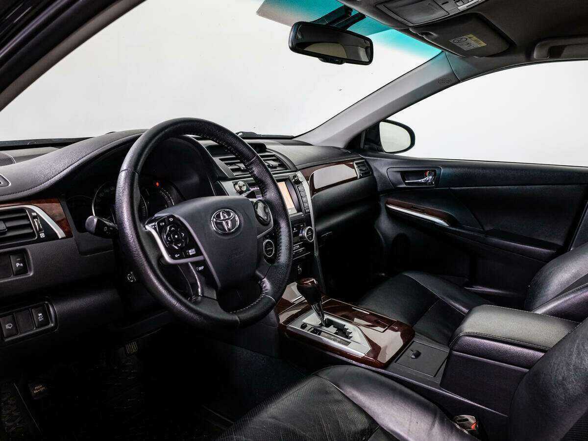 Toyota Camry с пробегом — 2013 год. Фото: #10