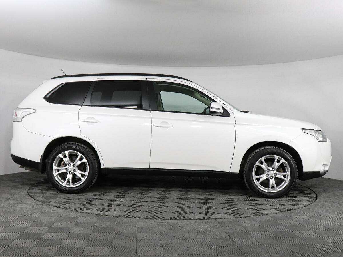 Mitsubishi Outlander с пробегом — 2013 год. Фото: #3