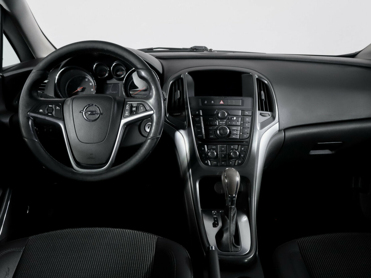 Opel Astra с пробегом — 2012 год. Фото: #9