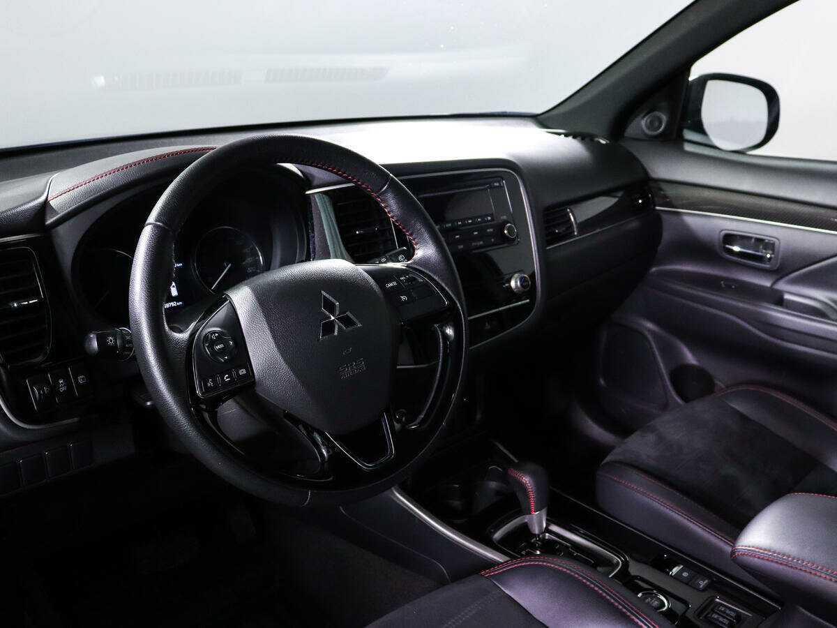 Mitsubishi Outlander с пробегом — 2020 год. Фото: #11