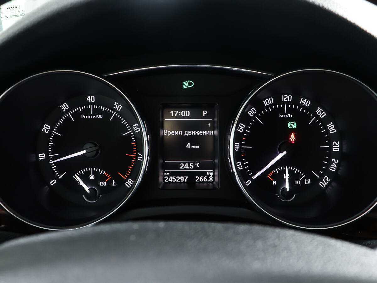 Skoda Superb с пробегом — 2012 год. Фото: #16